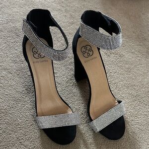 Daisy Fuentes Sparkling Black and Silver Heels